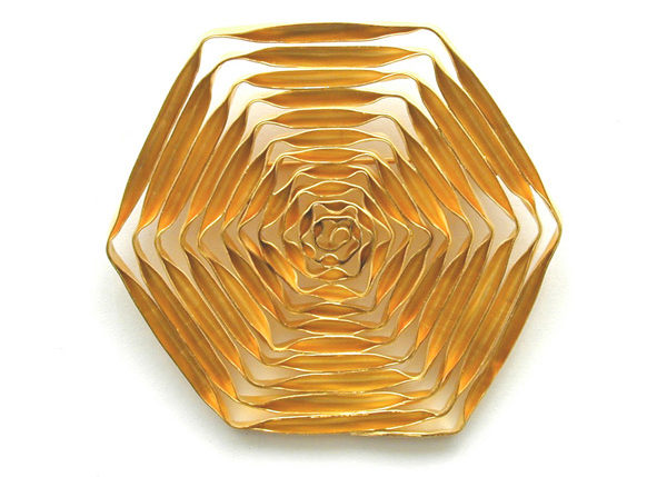 Spiral Hexagon Brosche Gold