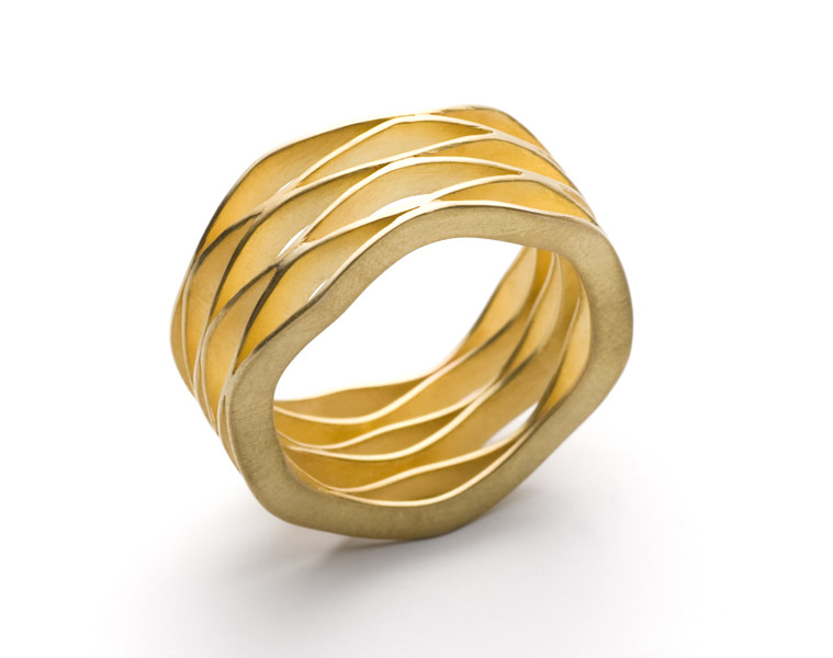 Wave 6 Ring Gold